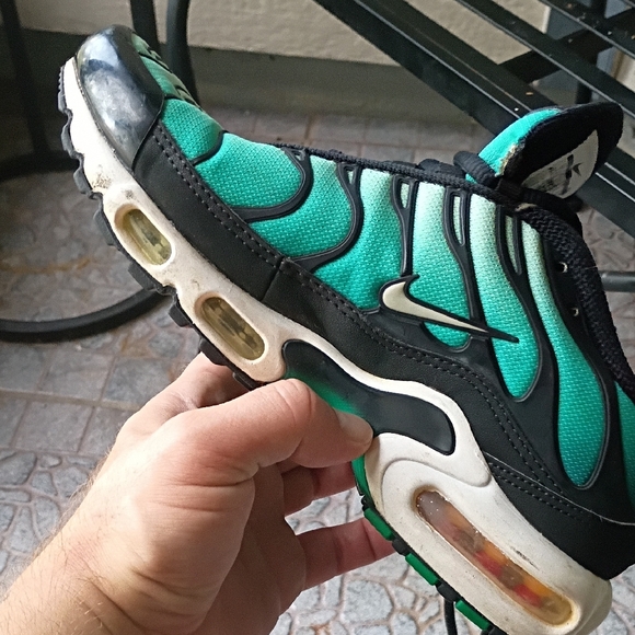 Nike Teal and Black Athletic Shoes - Picture 6 of 11